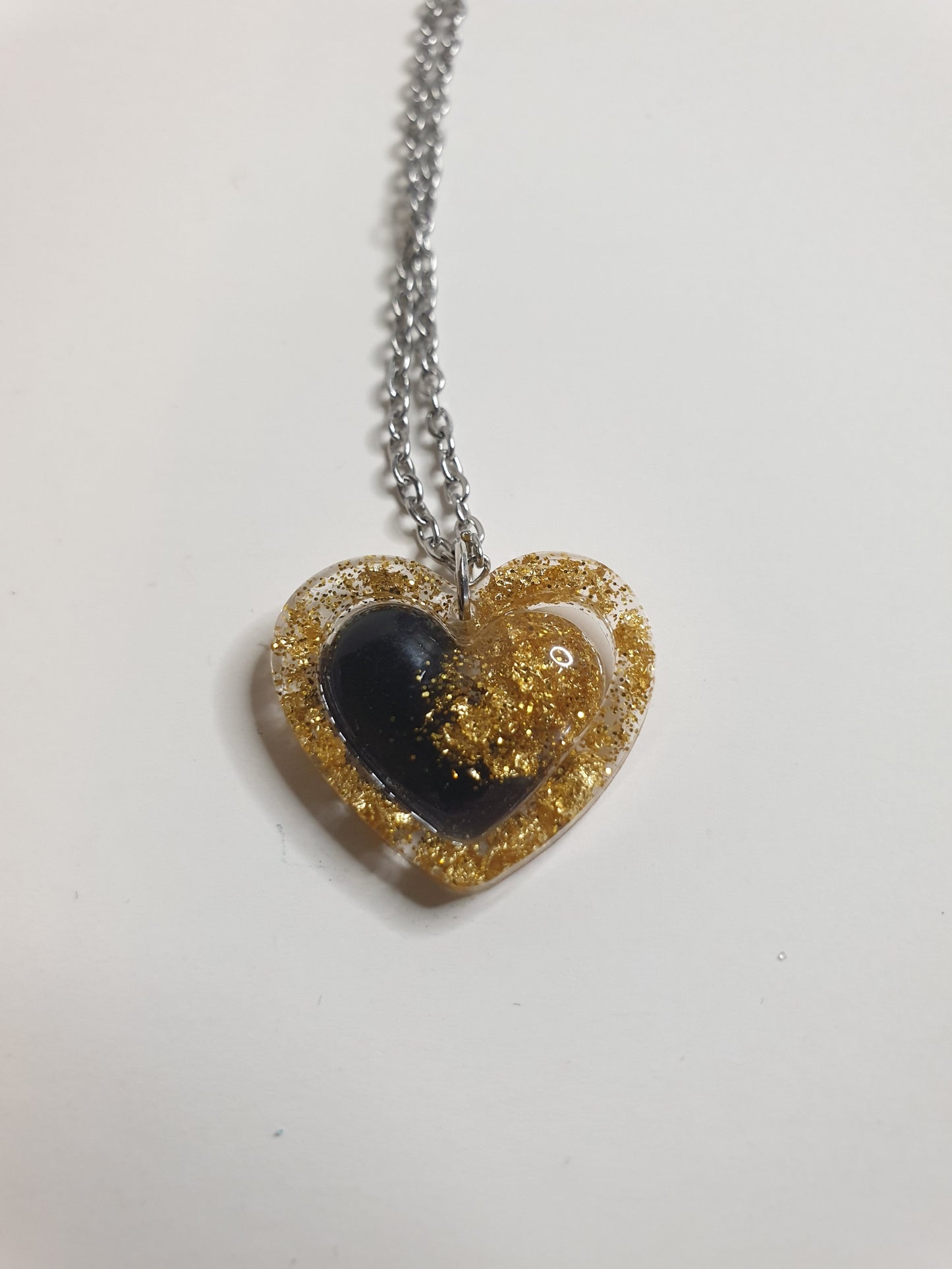 Black & Gold Glitter Heart Resin Necklace – Stainless Steel Chain