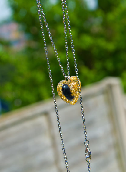 Black & Gold Glitter Heart Resin Necklace – Stainless Steel Chain - J & I Vision